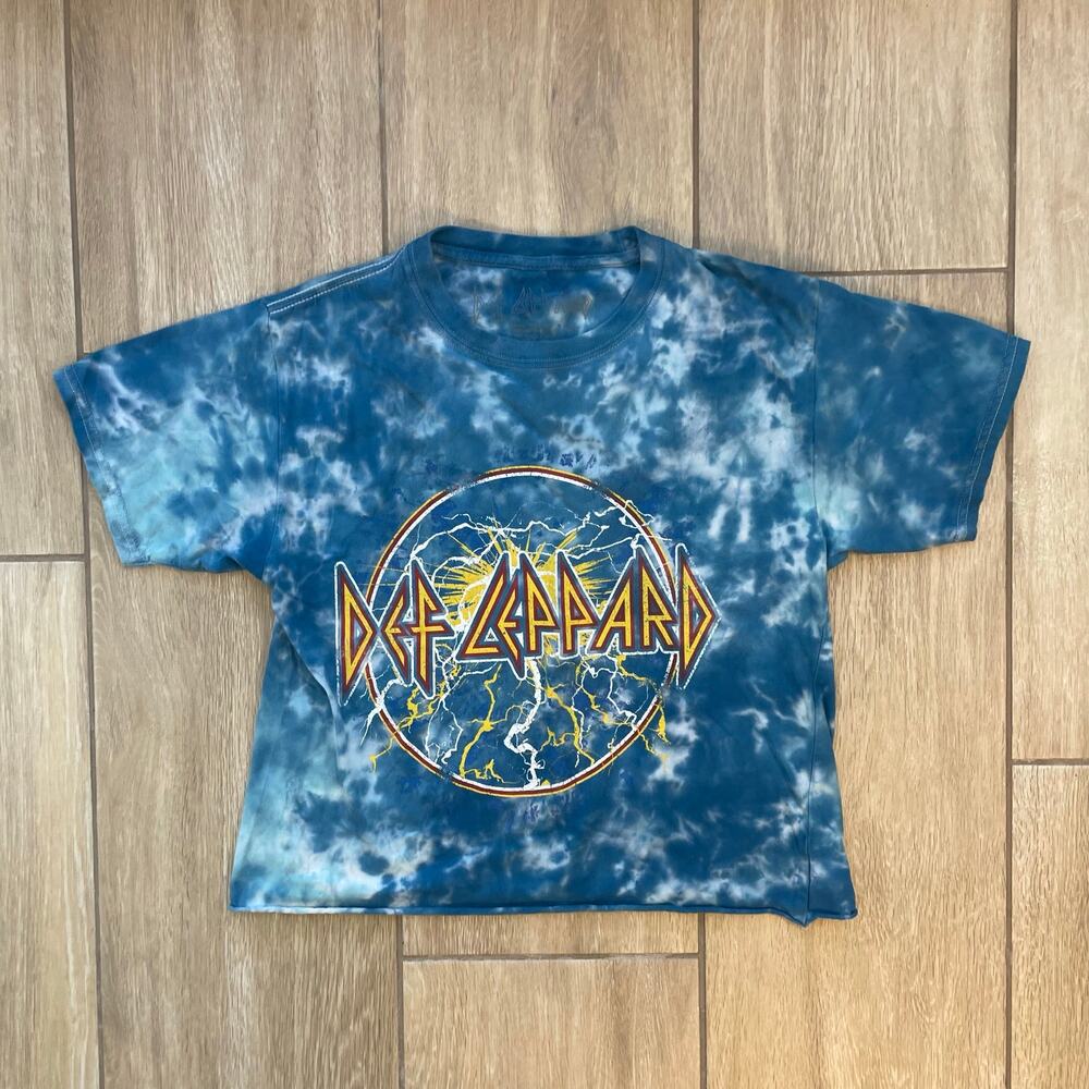 Def Leppard Tie Dye Cropped Band T Shirt Womens Small Blue Lightning Logo Rock